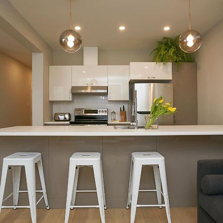 Explore Montreal From Sleek Contemporary Apartment By Den Stays Номер фото