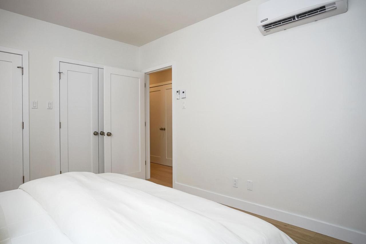 Explore Montreal From Sleek Contemporary Apartment By Den Stays Экстерьер фото