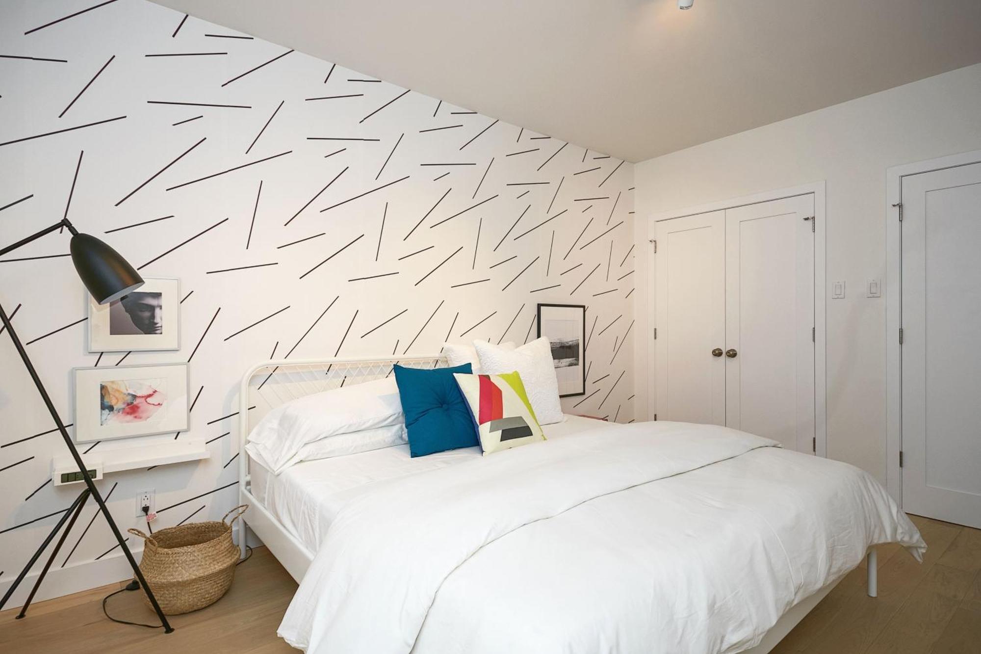 Explore Montreal From Sleek Contemporary Apartment By Den Stays Номер фото
